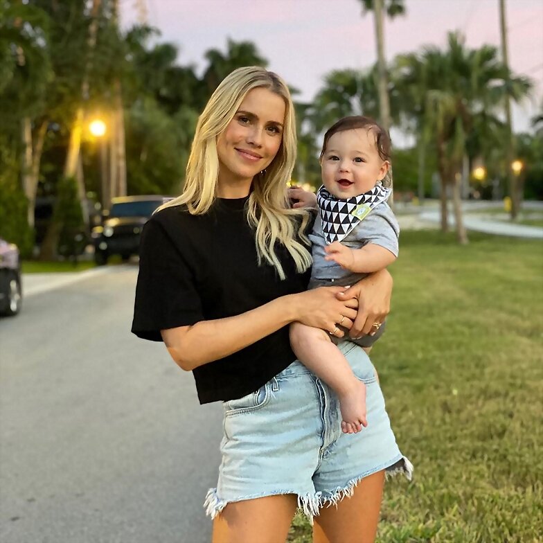 Claire Holt con su hijo James Holt Joblon | 2019