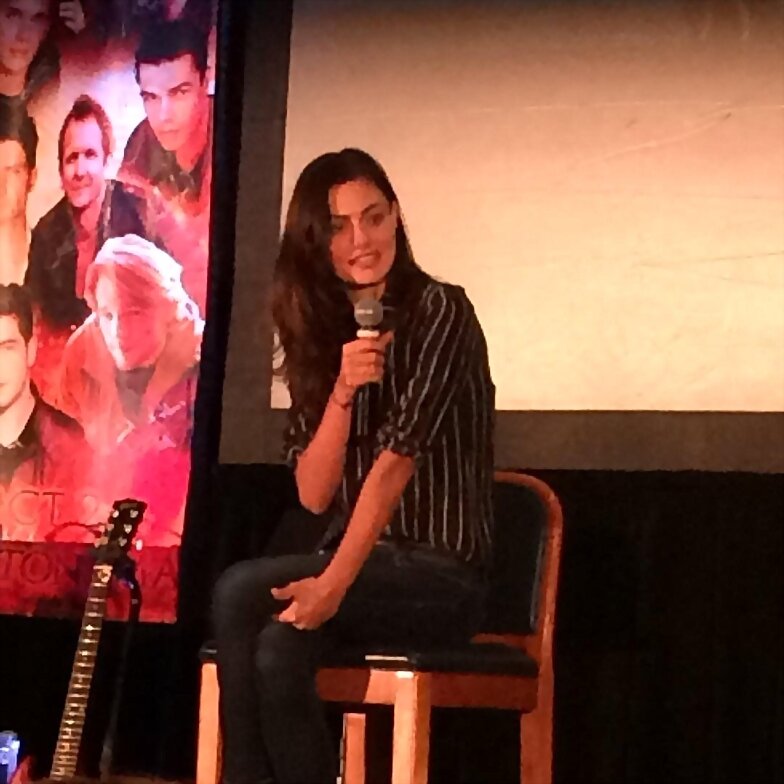 Phoebe Tonkin TVD Boston convention,Oct 4, 2015