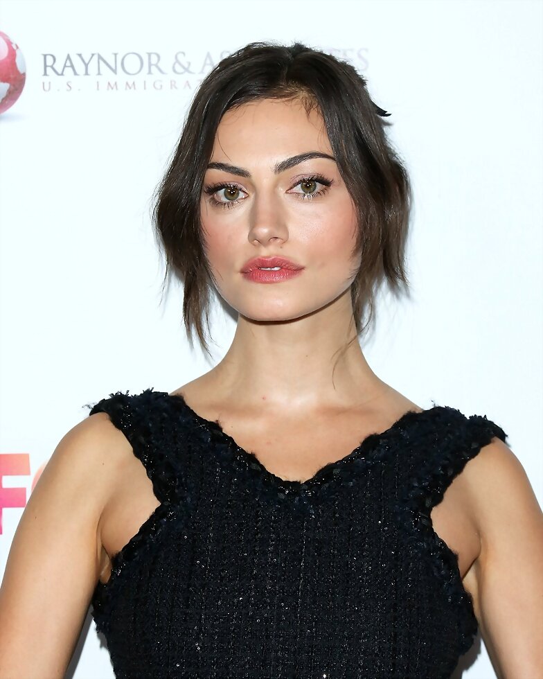 Phoebe Tonkin -2015 4th Annual Australians In Fi..