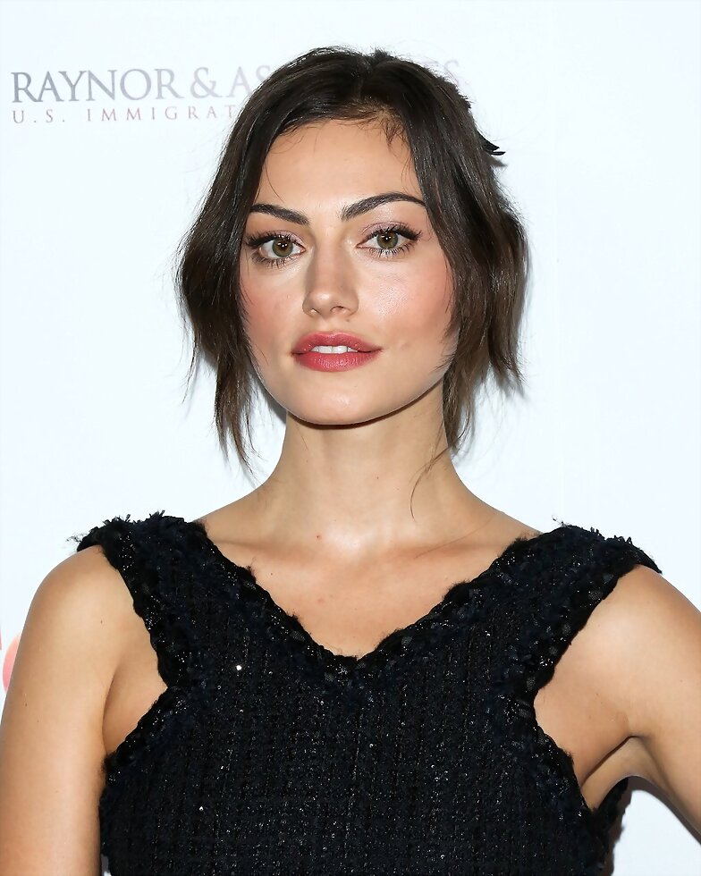Phoebe Tonkin -2015 4th Annual Australians In Fi..