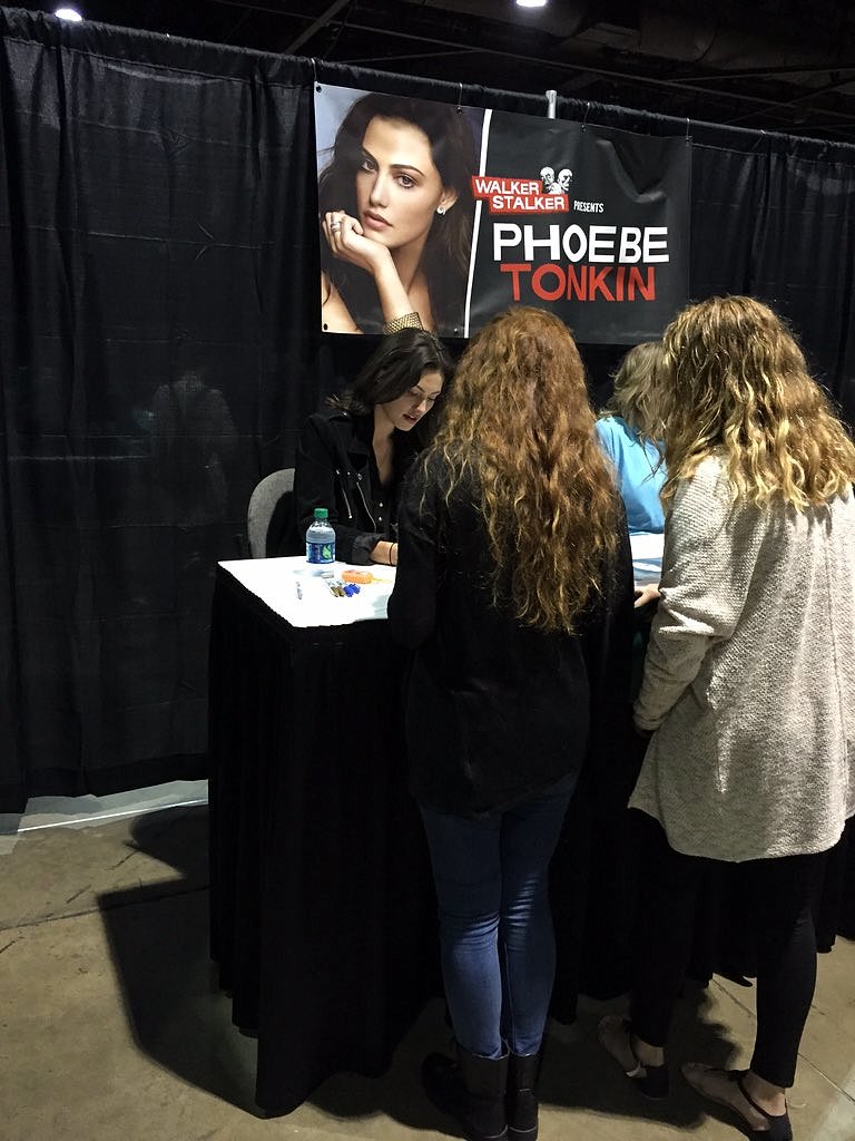 Phoebe Tonkin - Walker Stalker Convention ATL 2015