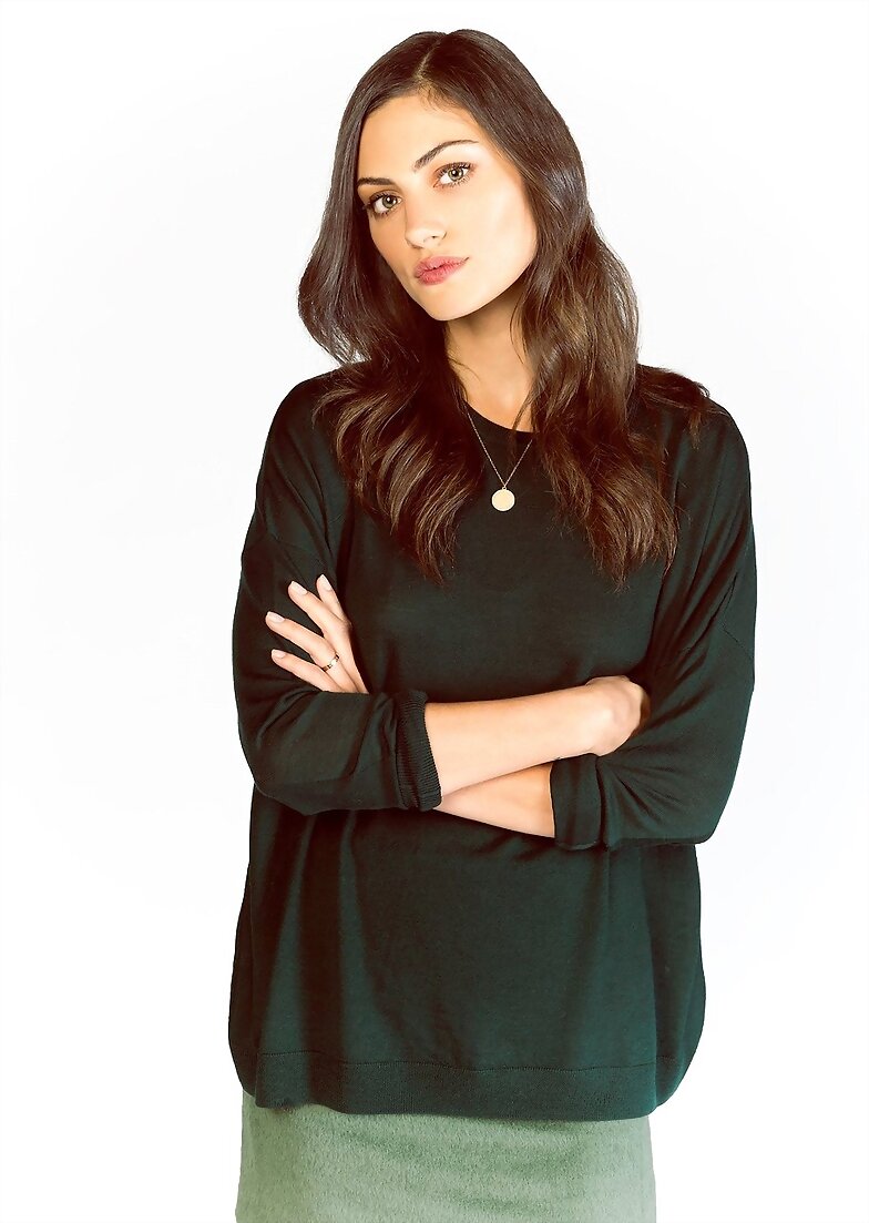 Phoebe Tonkin photoshoot MTV News 2015