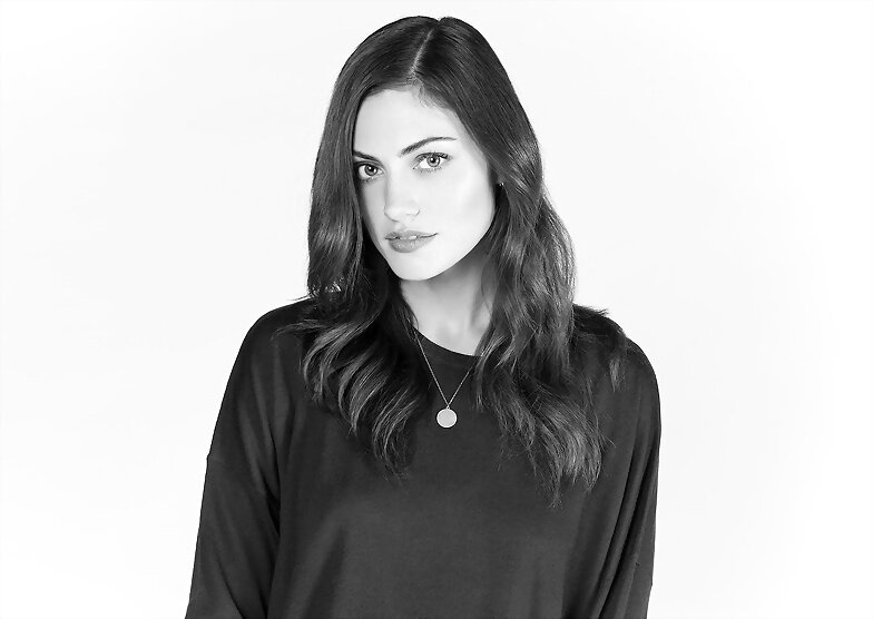 Phoebe Tonkin photoshoot MTV News 2015