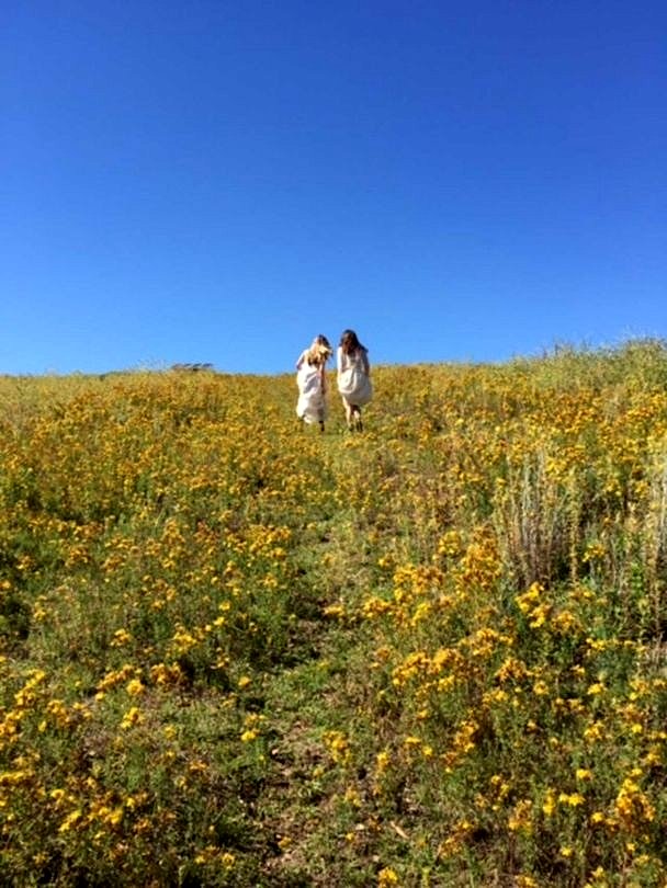 Phoebe Tonkin BTS photoshoot Vogue Australia 2015