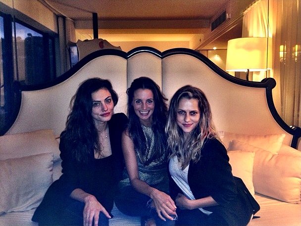 Phoebe Tonkin BTS photoshoot Vogue Australia 2015