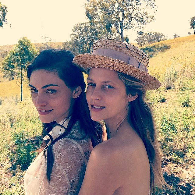Phoebe Tonkin BTS photoshoot Vogue Australia 2015