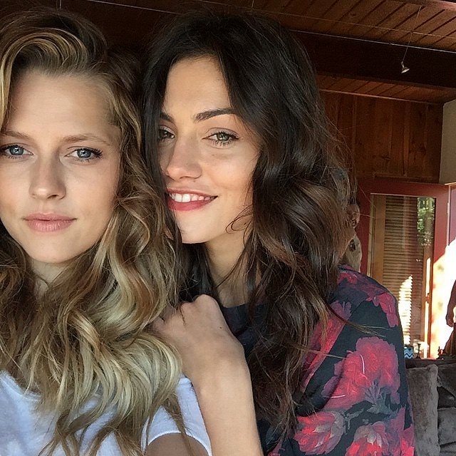 Phoebe Tonkin BTS photoshoot Vogue Australia 2015