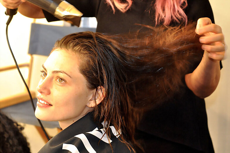 Phoebe Tonkin BTS photoshoot ELLE Australia 2015