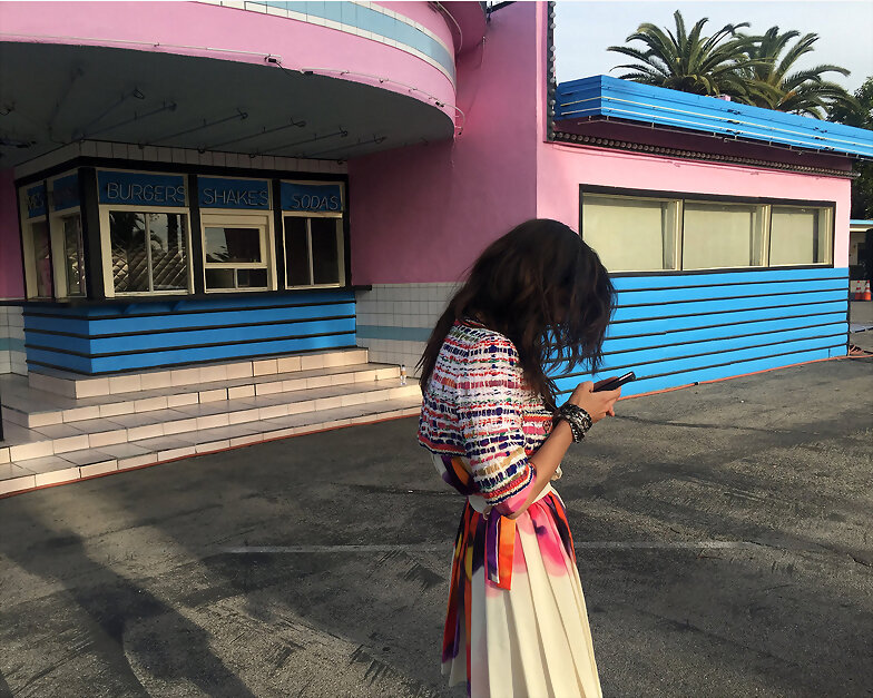 Phoebe Tonkin BTS photoshoot ELLE Australia 2015