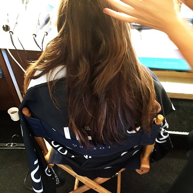 Phoebe Tonkin BTS photoshoot ELLE Australia 2015