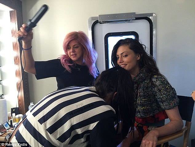 Phoebe Tonkin BTS photoshoot ELLE Australia 2015