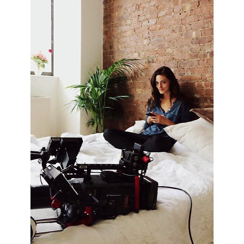 Phoebe Tonkin BTS photoshoot Free People 2015