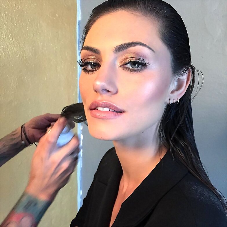 Phoebe Tonkin BTS photoshoot The Beauty Book 2015