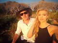 Indiana Evans con su novio Alex Williams