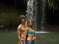 Indiana Evans en la pelicula El Lago Azul (2012)
