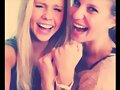 Claire Holt con una amiga anunciando un reloj