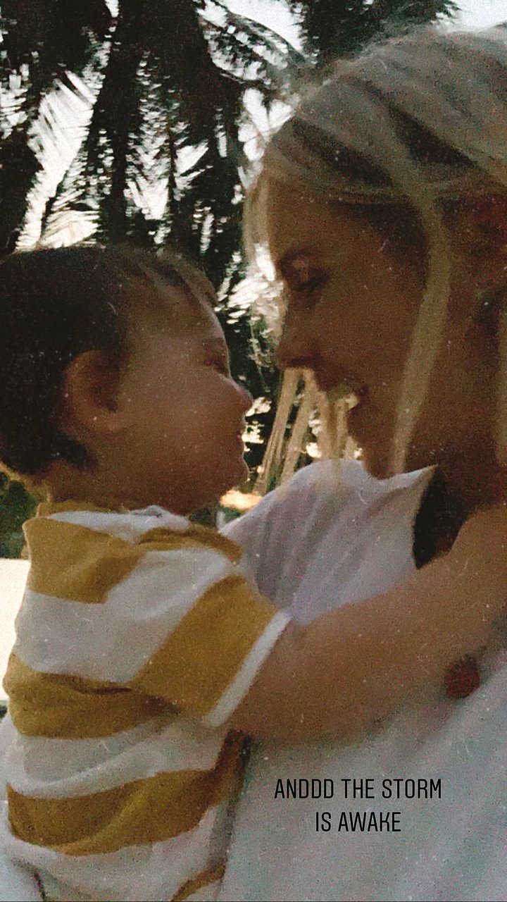 Claire Holt con su hijo James Holt Joblon | 2020