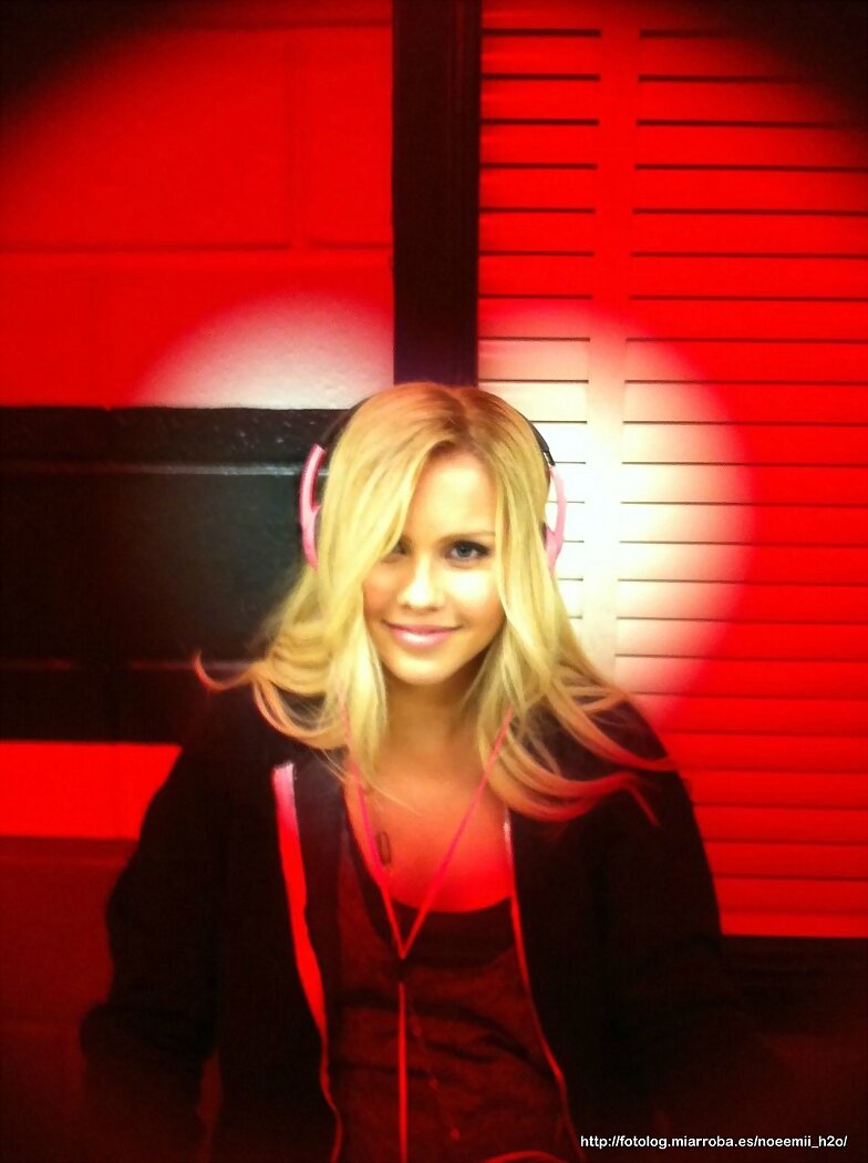 Claire Holt + Entrevista