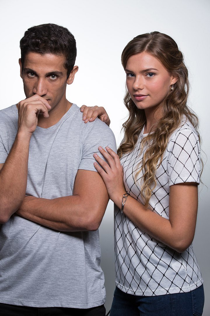 Indiana Evans en la serie House Husbands (2015)