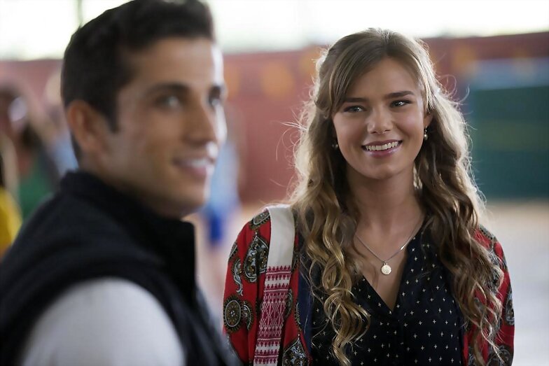 Indiana Evans en la serie House Husbands (2015)