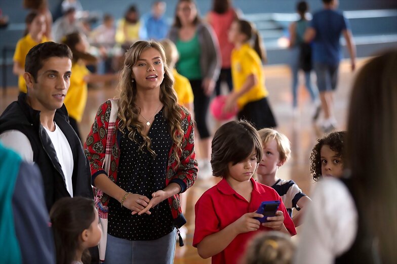 Indiana Evans en la serie House Husbands (2015)