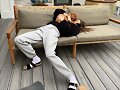 Phoebe Tonkin y el perrito | Dec 2020