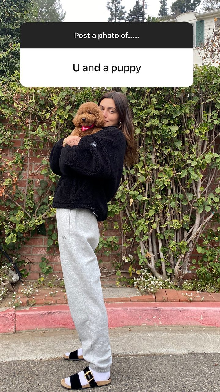 Phoebe Tonkin y el perrito | Dec 2020
