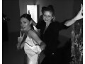 Phoebe Tonkin con su hermana Abby Tonkin  | 2016