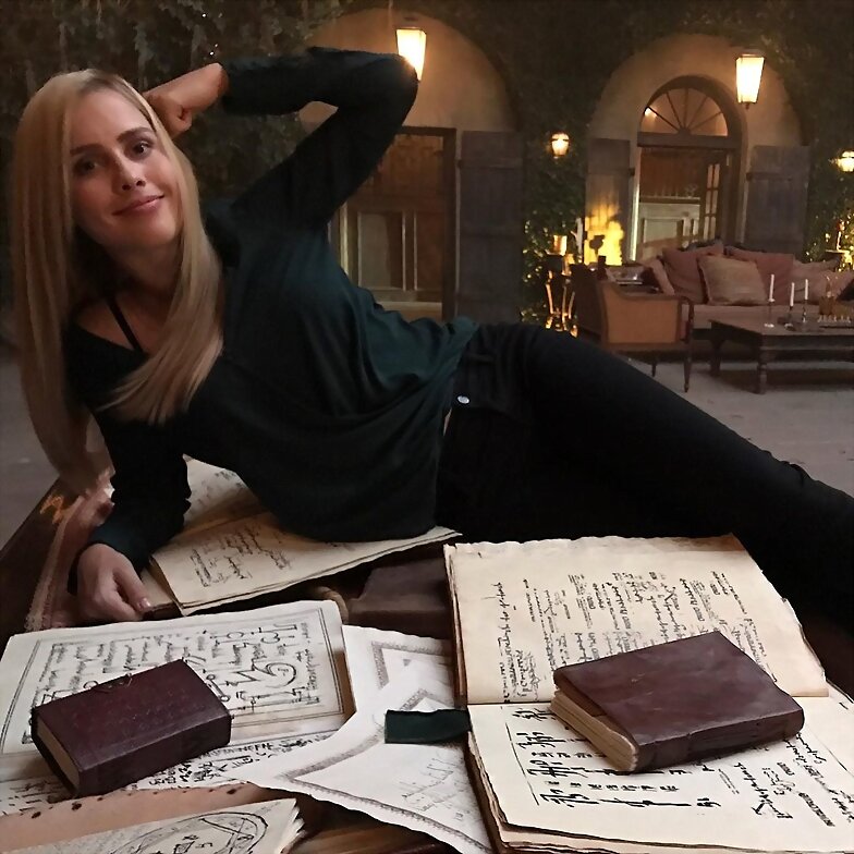 Behind the scenes Claire Holt en The Originals