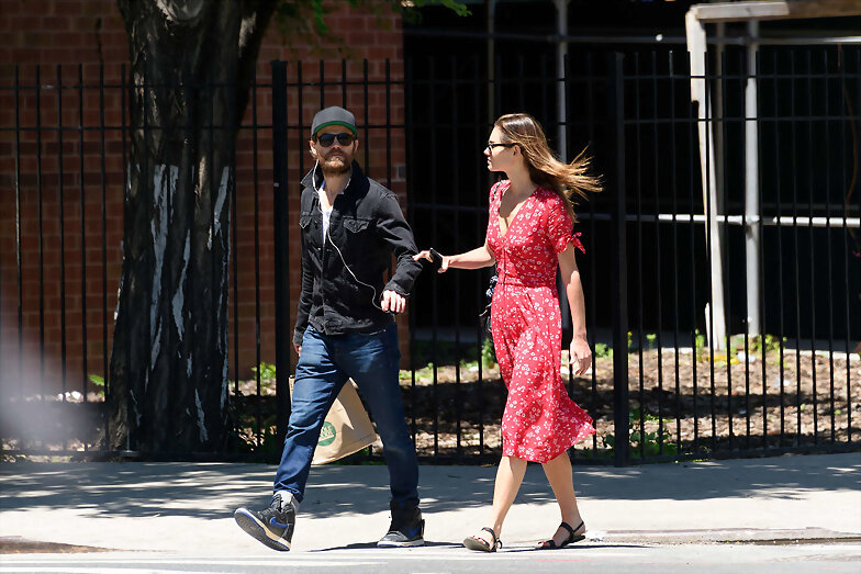 Phoebe Tonkin & Paul Wesley 2016 East Village NYC