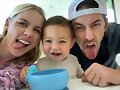 Claire Holt &amp; Andrew con su hijo James Holt Joblon