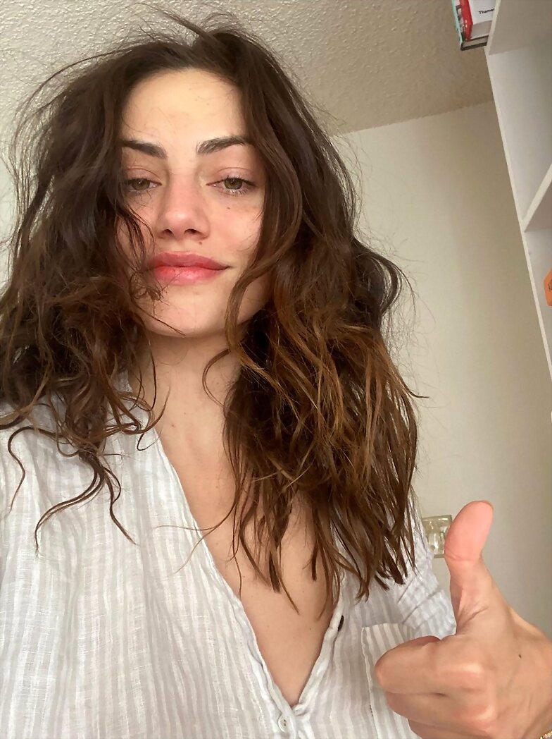 Phoebe Tonkin | April 2021