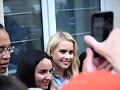 Claire Holt con fans en Paris, Francia, May 2016