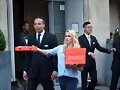 Claire Holt da pizza a los fans en Paris, May 2016