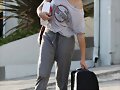 Phoebe Tonkin - Lunch at the Newsroom Cafe, Feb 25