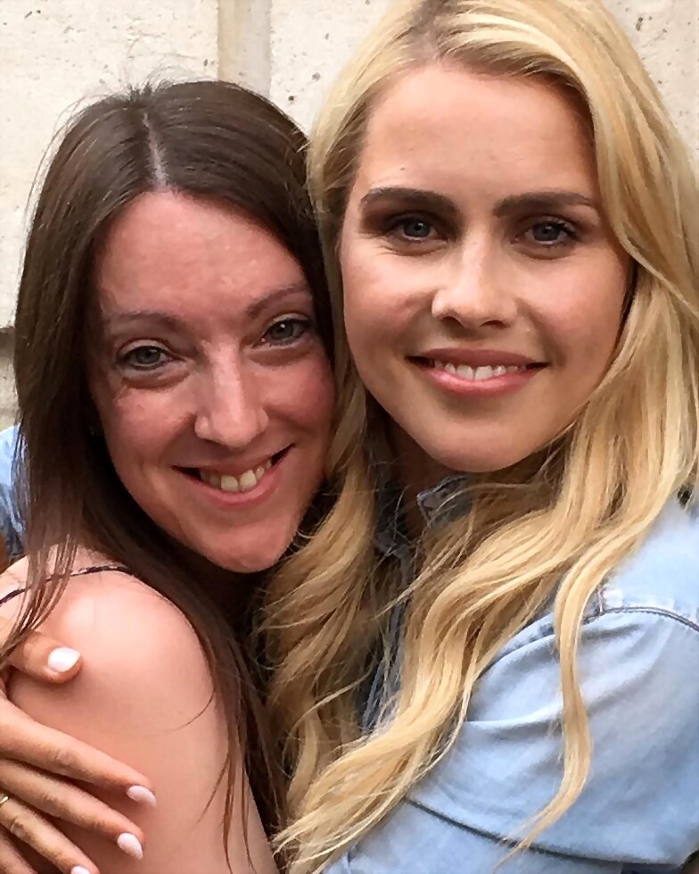 Claire Holt con fans en Paris, Francia, May 2016
