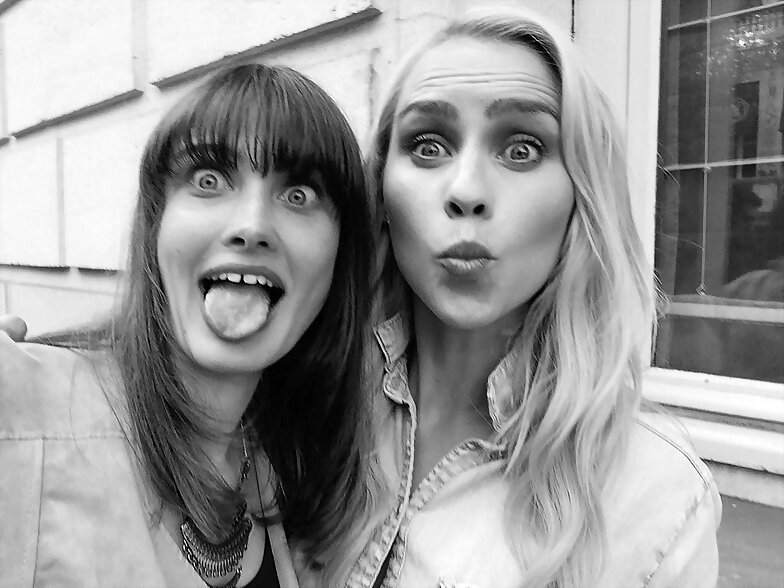 Claire Holt con fans en Paris, Francia, May 2016
