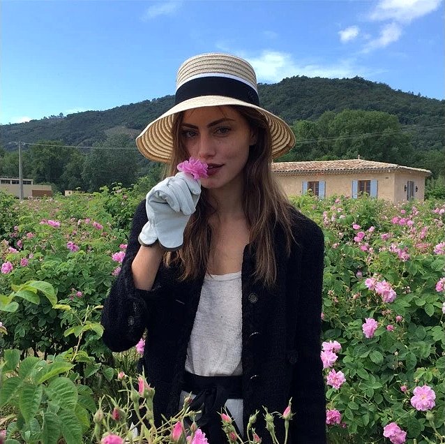 Phoebe Tonkin flores para Chanel No.5, France 2016