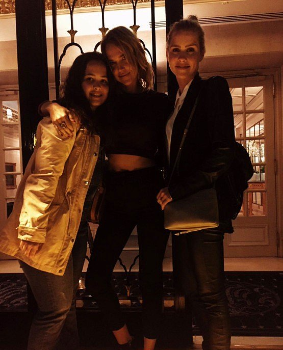 Claire Holt & Arielle Kebbell con fan, Paris 2016