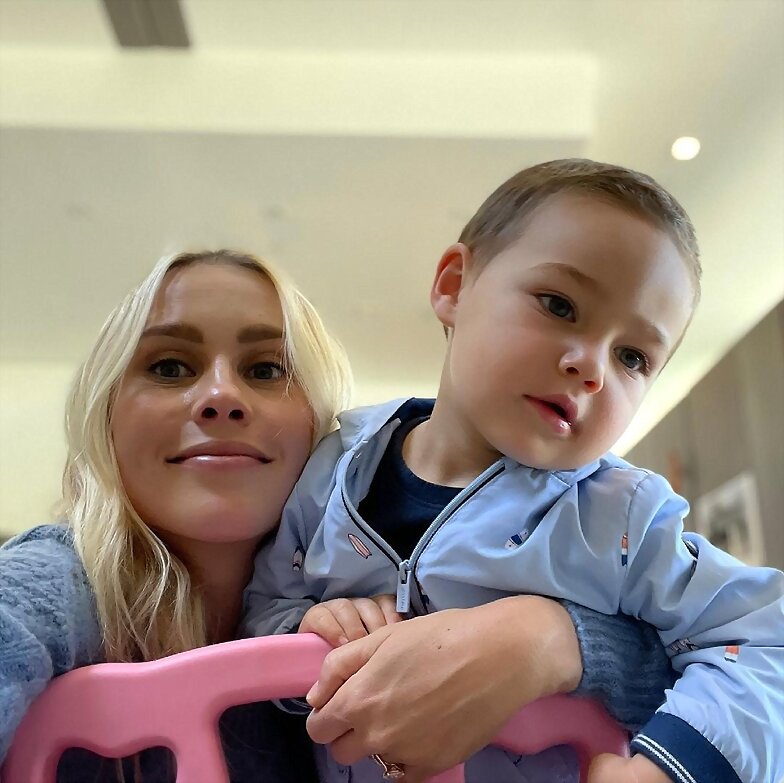 Claire Holt con su hijo James Holt Joblon | 2021