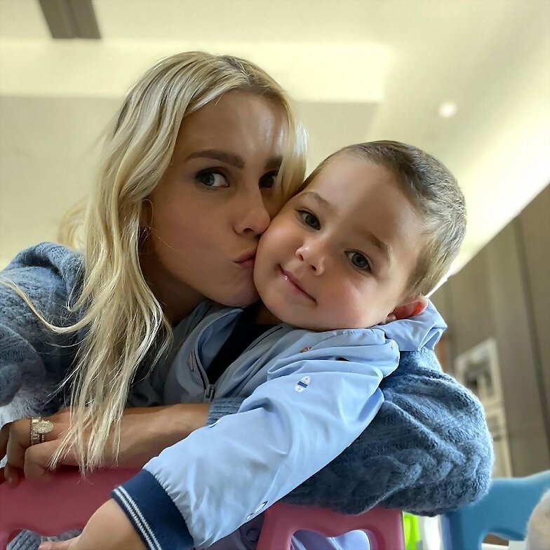 Claire Holt con su hijo James Holt Joblon | 2021