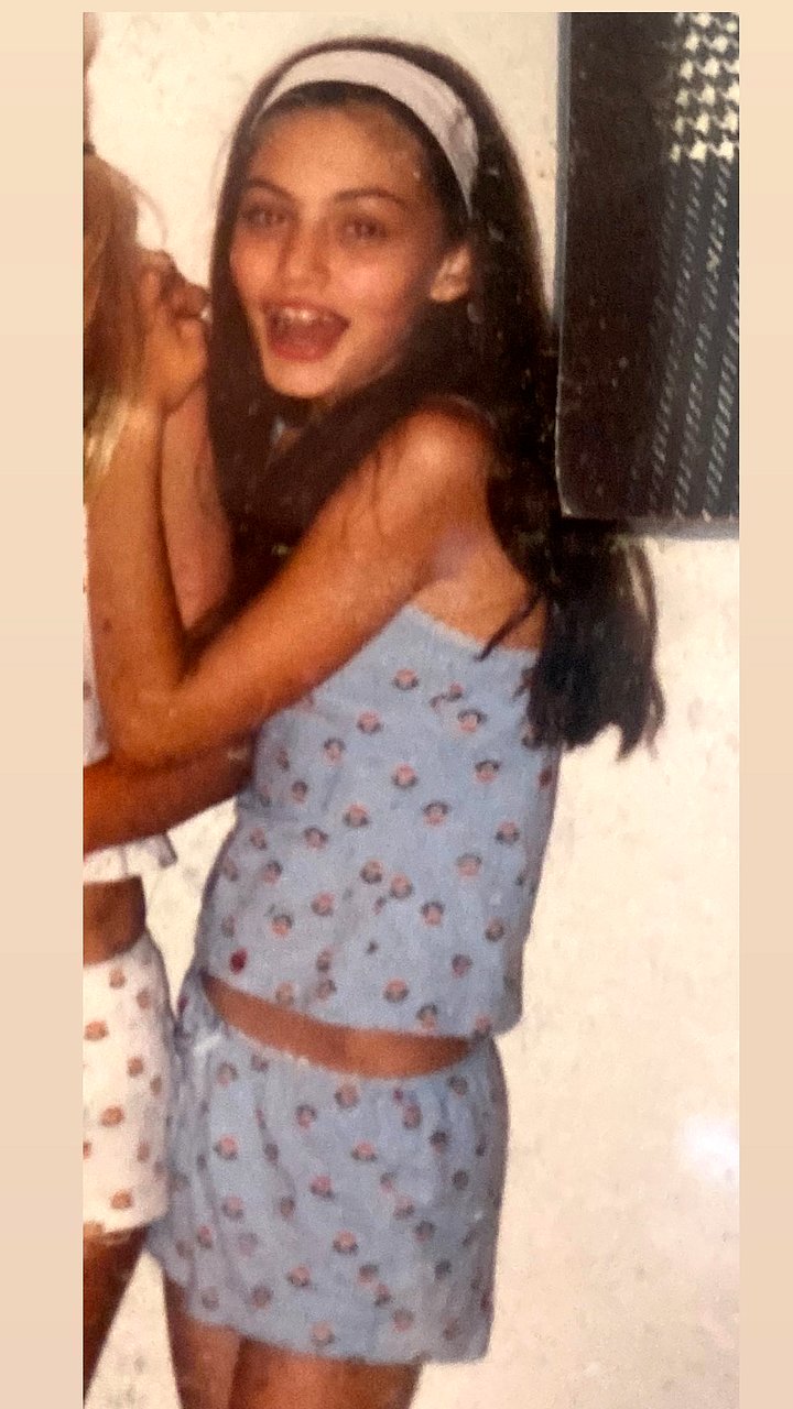 Phoebe Tonkin de pequeña