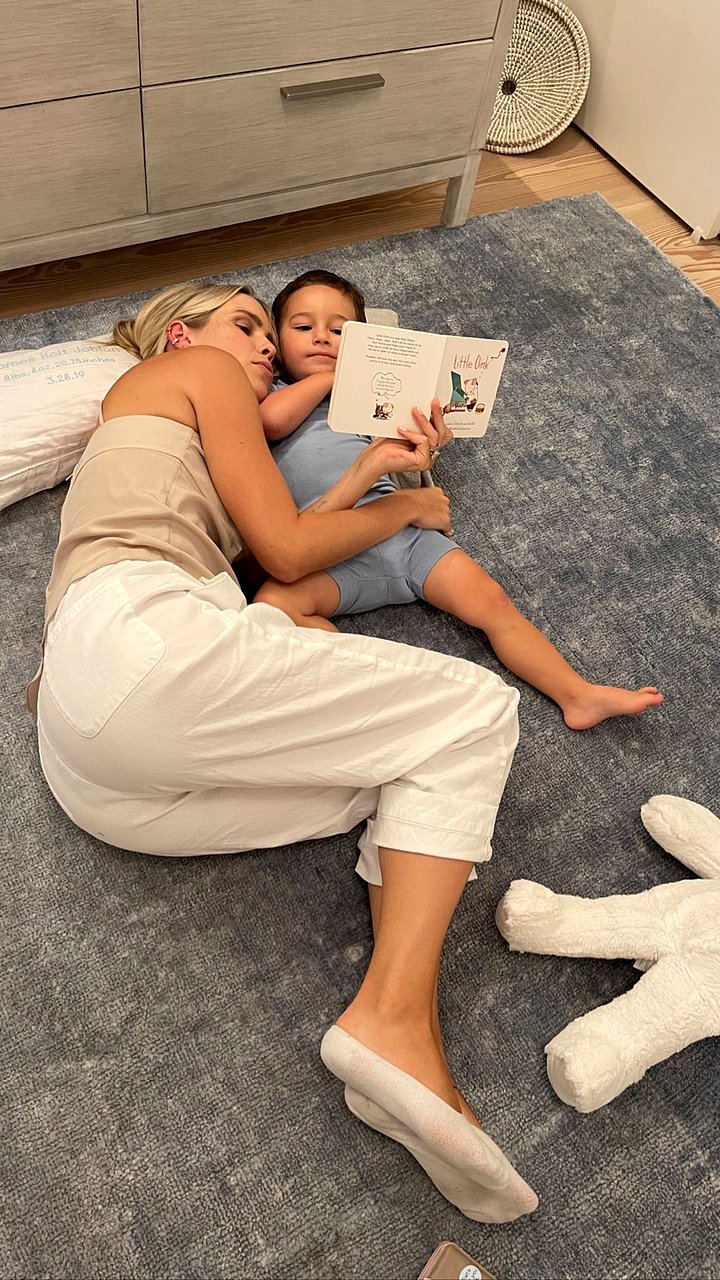 Claire Holt con su hijo James Holt Joblon | 2021