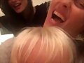 Phoebe Tonkin con su amiga Teresa Palmer y l ni&ntilde;os