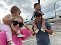 Claire Holt &amp; Andrew con sus hijos Elle y James
