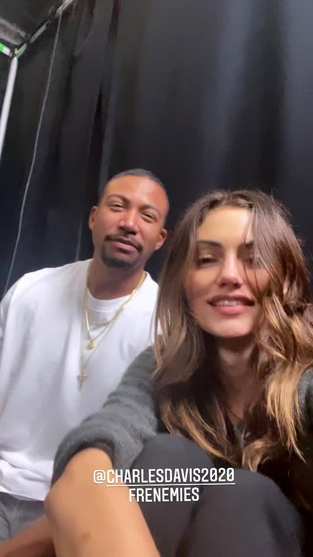 Phoebe Tonkin & Charles M. Davis en The Originals