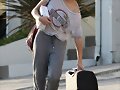 Phoebe Tonkin - Lunch at the Newsroom Cafe, Feb 25