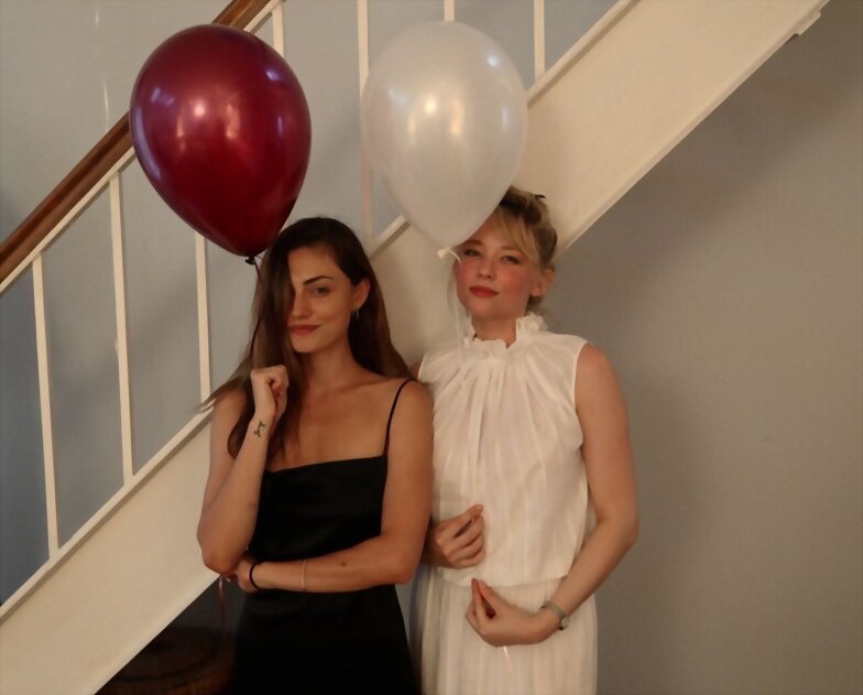 Phoebe Tonkin felicita Haley Bennett por su cumple
