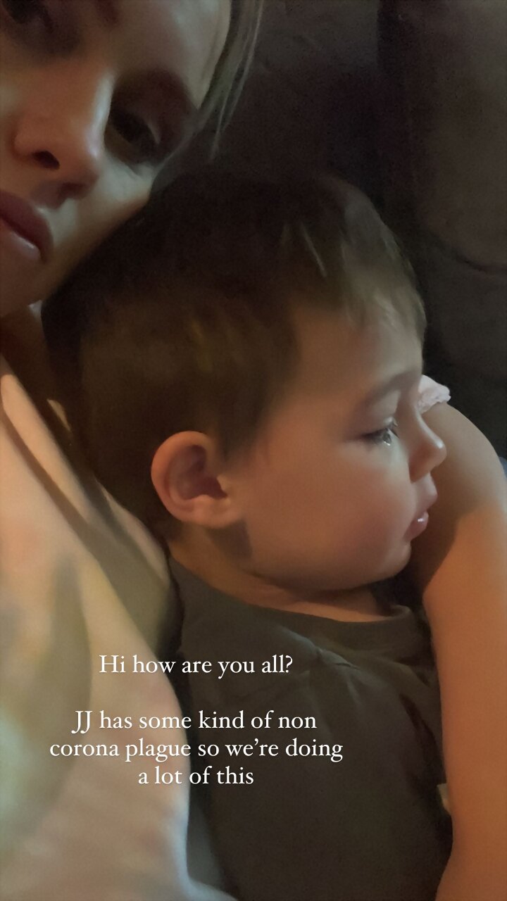 Claire Holt con su hijo James Holt Joblon | 2021