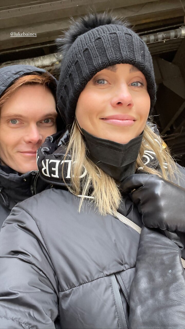 Claire Holt & Luke Baines en New York | Jan 2022